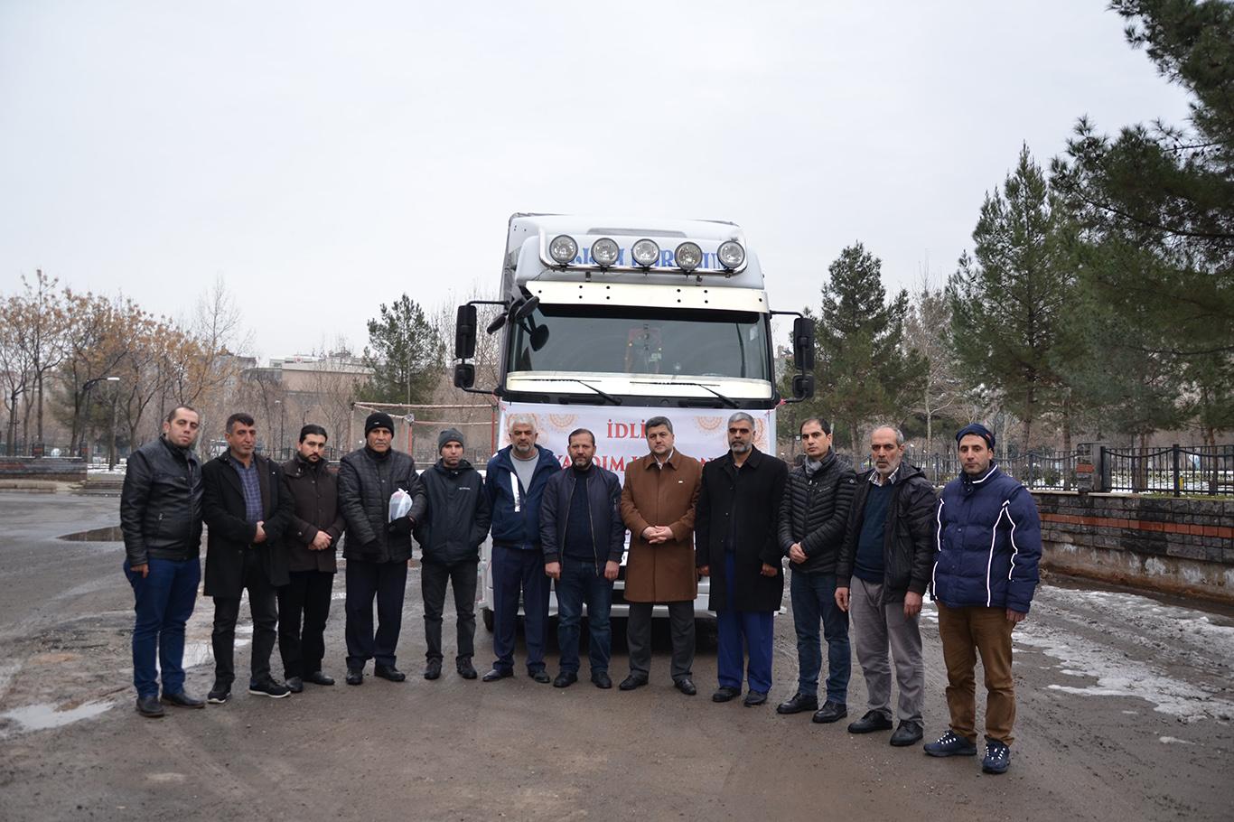 Diyarbakır'dan İdlib'e 1 TIR yardım gönderdi